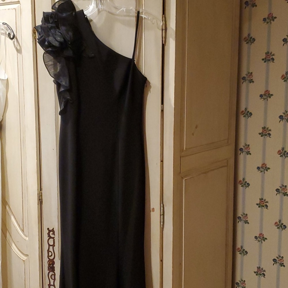 Aidaan mattox one shoulder dress